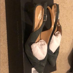 Banana republic knotted sling heels sz 6